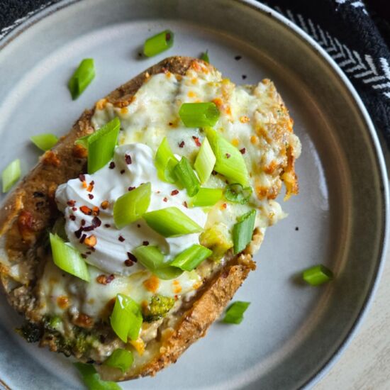 Cheesy Beef & Broccoli Baked Taters