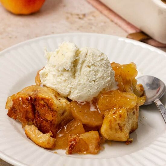 Cinnamon Roll Apple Cobbler