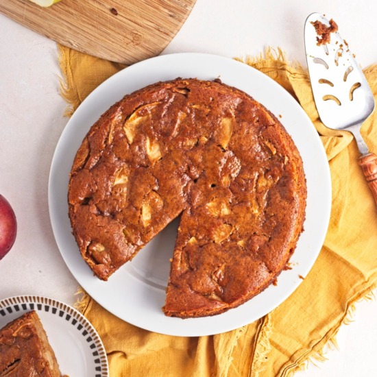 Moist Einkorn Apple Cake