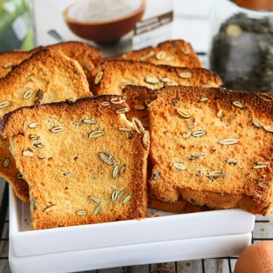 GF Zwieback with Pumpkin Seeds
