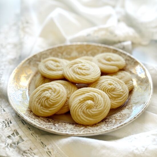 Whipped Anise Shortbread Cookies