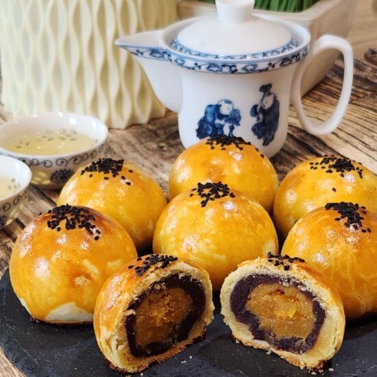 Salted Egg Yolk Pastry