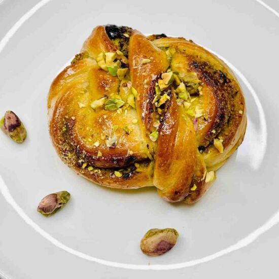 Pistachio Chocolate Babka Buns