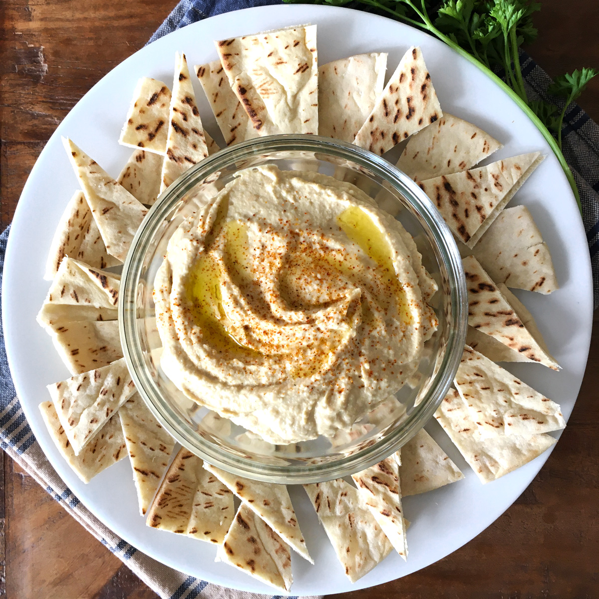 Easy Homemade Hummus in 10 Minutes
