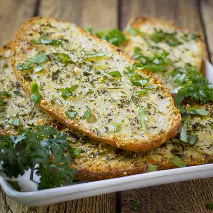 How to Make Homemade Garlic Bread