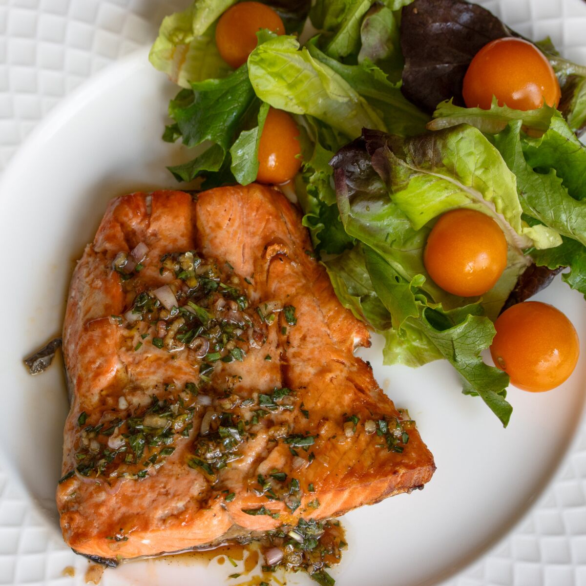 Broiled Salmon with Tarragon Sauce