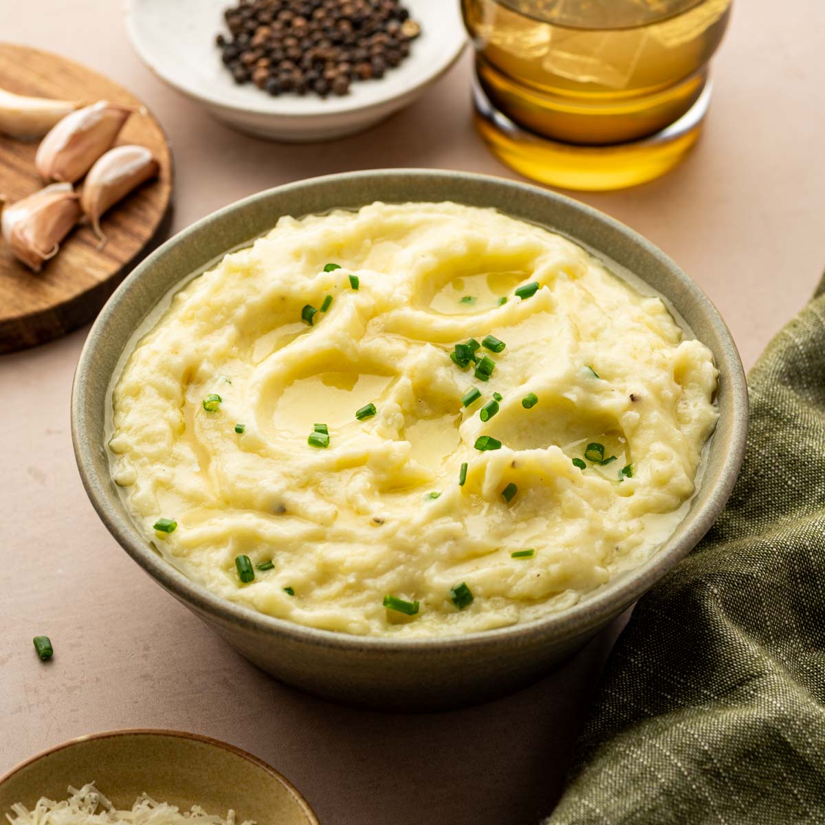 Cheesy Mashed Potatoes with Garlic