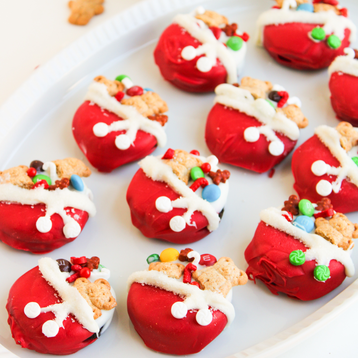 Easy Christmas Oreos