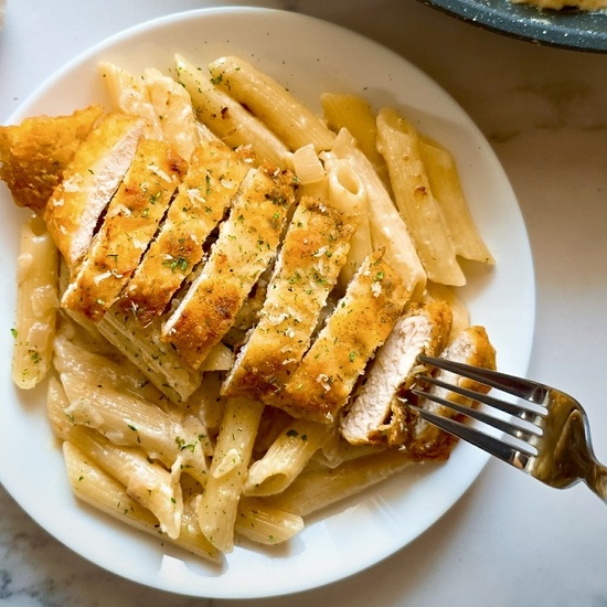 Easy Garlic Parmesan Chicken Pasta