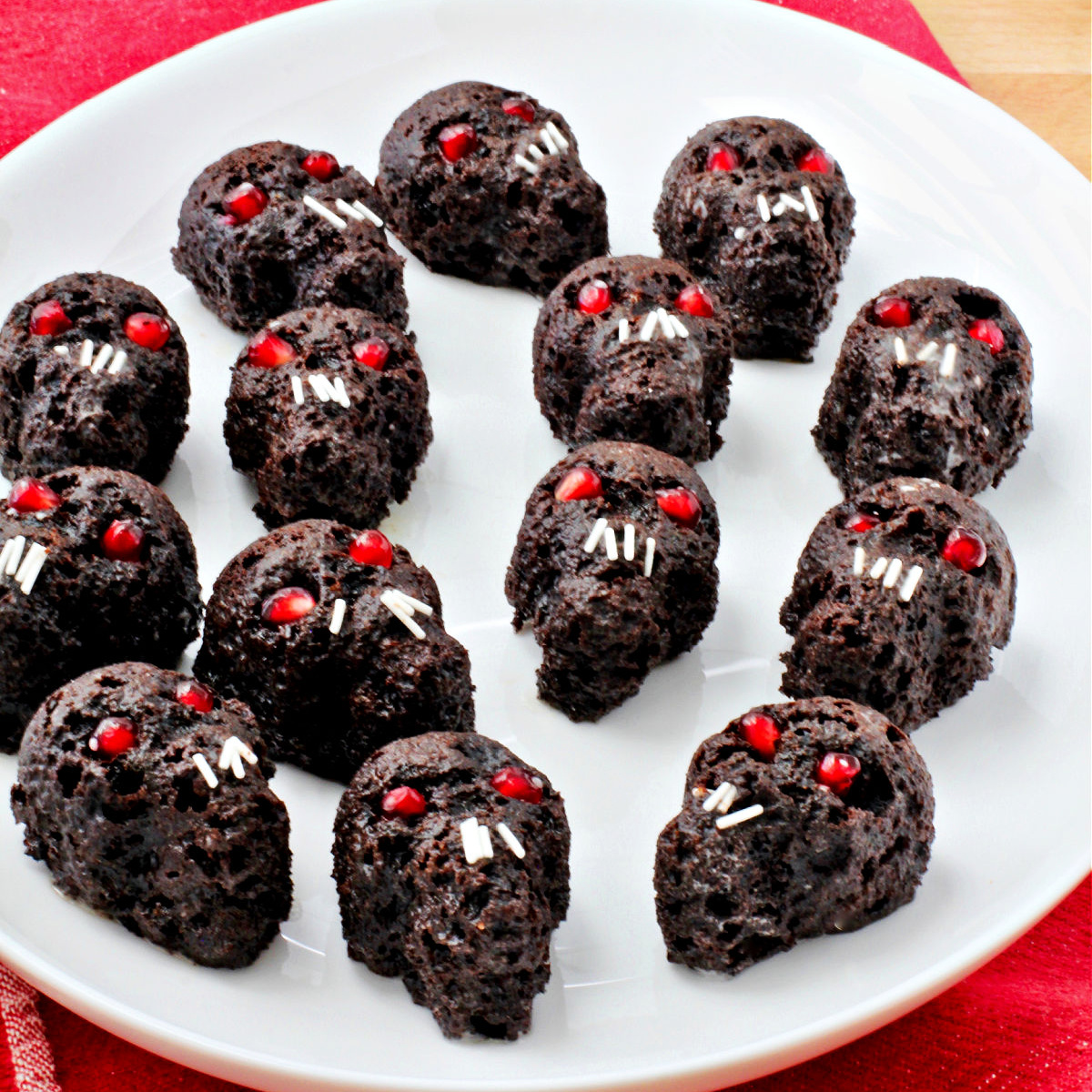 Dark Chocolate Skull Cakelets