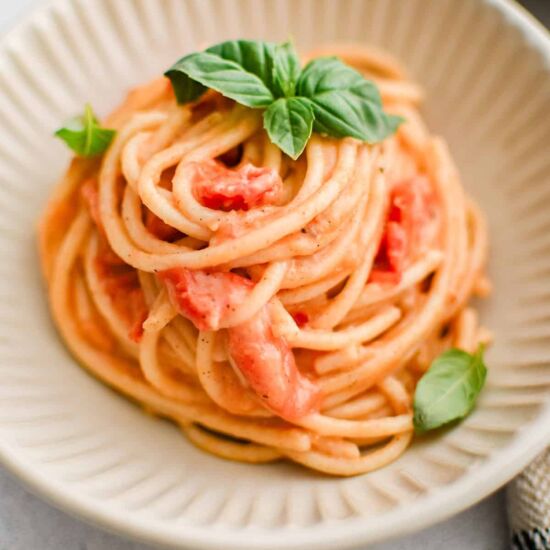 Cheesy Tomato Garlic Pasta