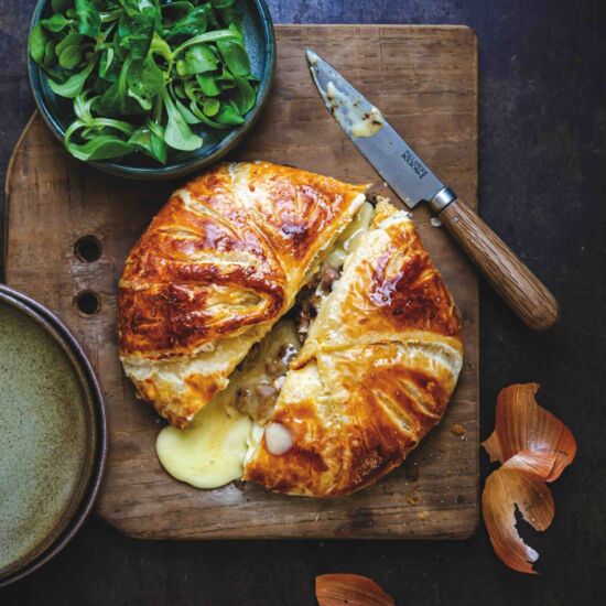 Camembert en Croûte with Lardons