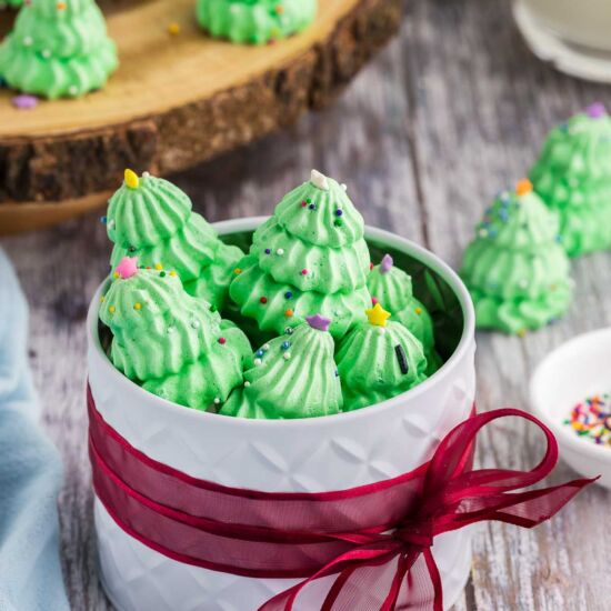 Christmas Tree Meringues