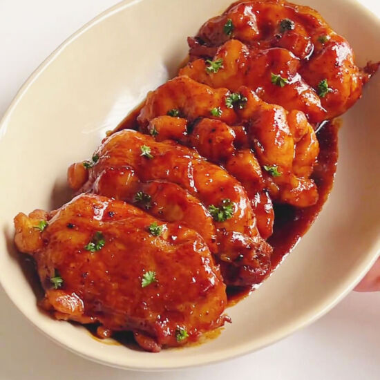 One-Pan Pineapple Chicken Drumsticks