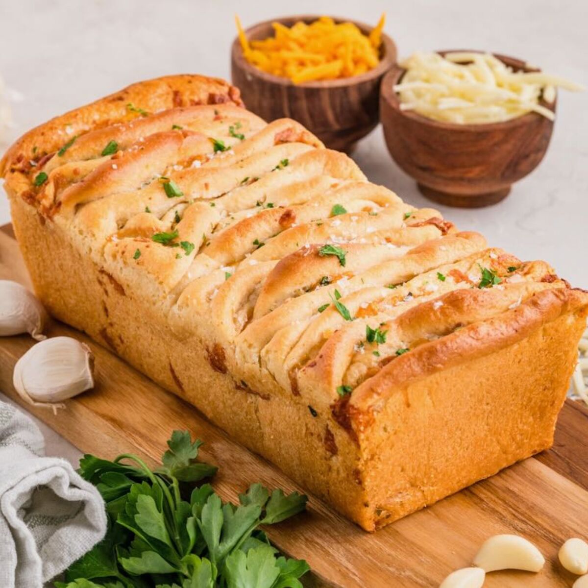 Garlic Cheese Pull-Apart Bread