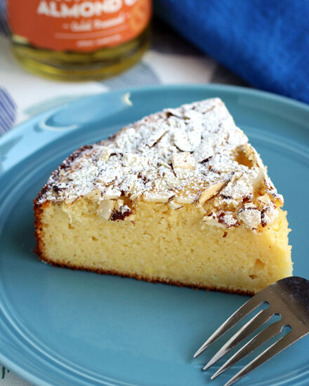 One-bowl Lemon and Almond Oil Cake