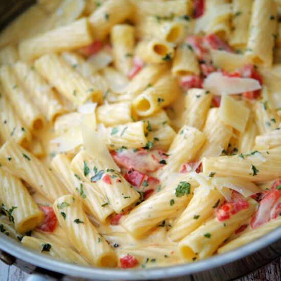Pasta in Red Pepper Cream Sauce