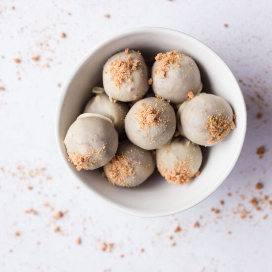 Healthy Gingerbread Energy Bites