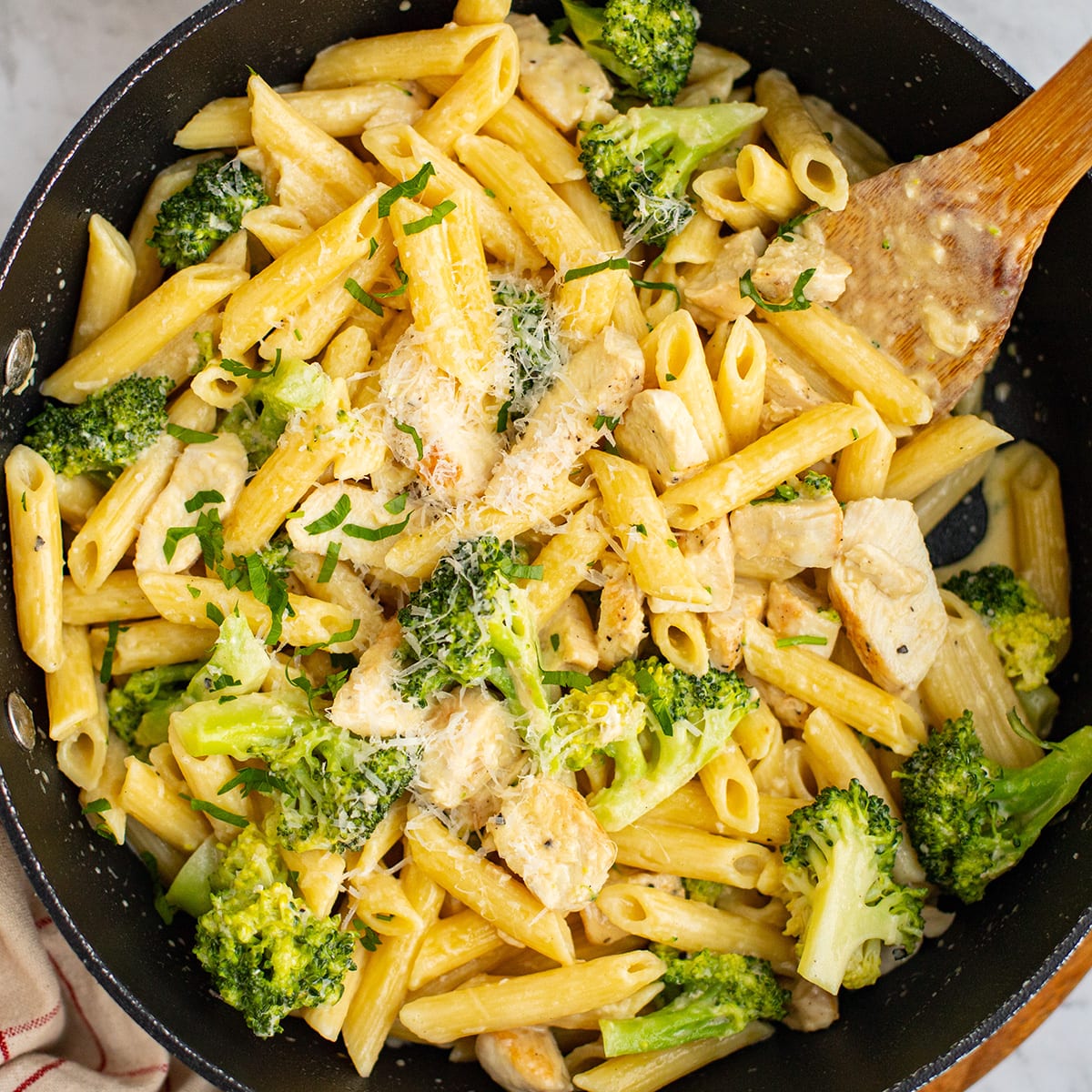 Chicken Pasta Alfredo With Broccoli