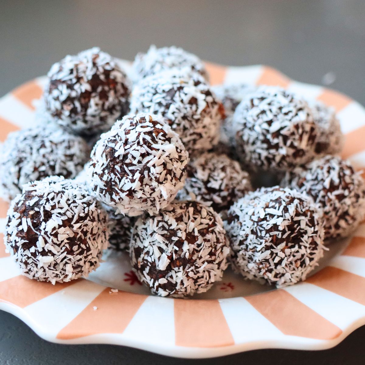 Healthy Chocolate Coconut Bites