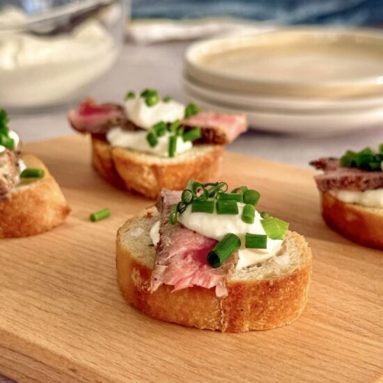 Horseradish Cream Steak Crostini