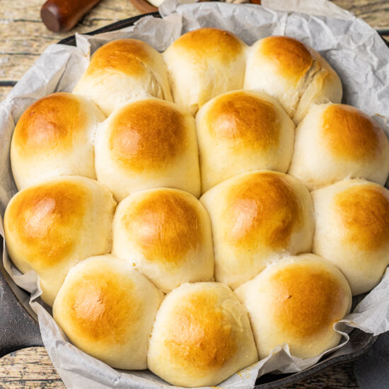 Easy Dinner Rolls in Cast Iron