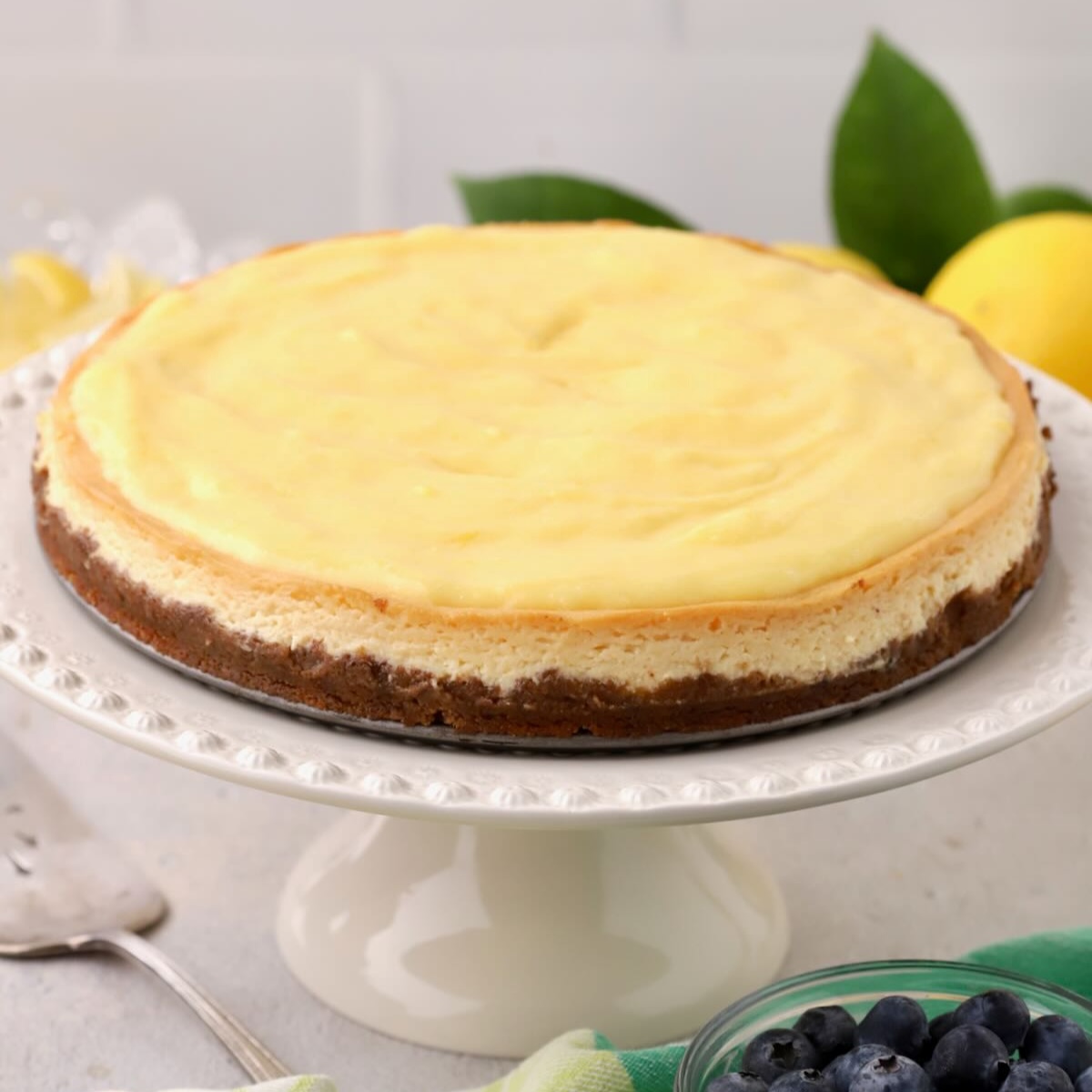 Lemon Cheesecake with Lemon Curd