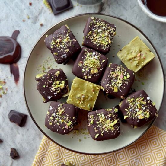 Pistachio Chocolate Cups