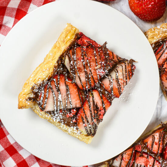 Strawberry Nutella Pizza
