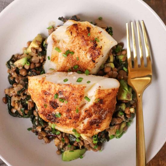 Seasoned Cod with Lentils & Avocado