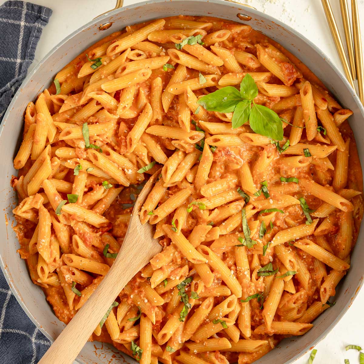 Vodka Pasta Sauce -Pasta alla Vodka