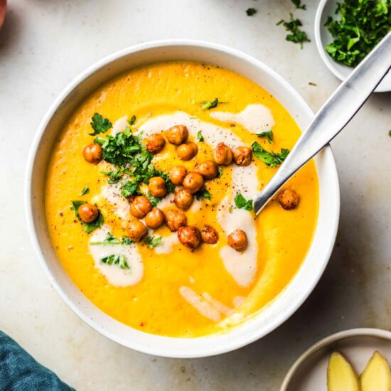 Vegan Carrot Ginger Soup With Apple