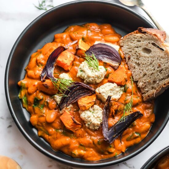 Beans in Garlic-Sweet Potato Sauce