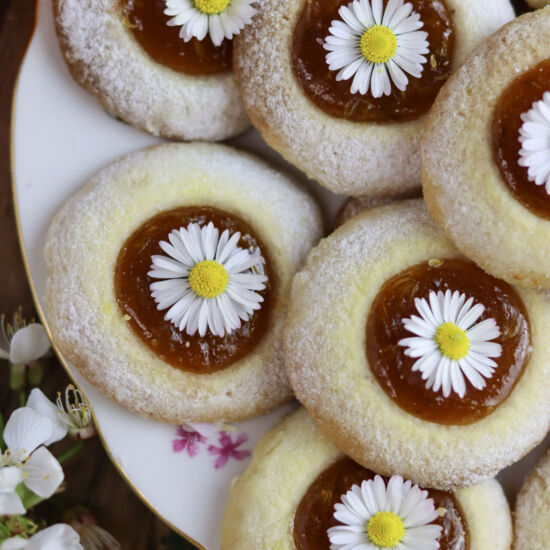 Dandelion Apricot Cookies