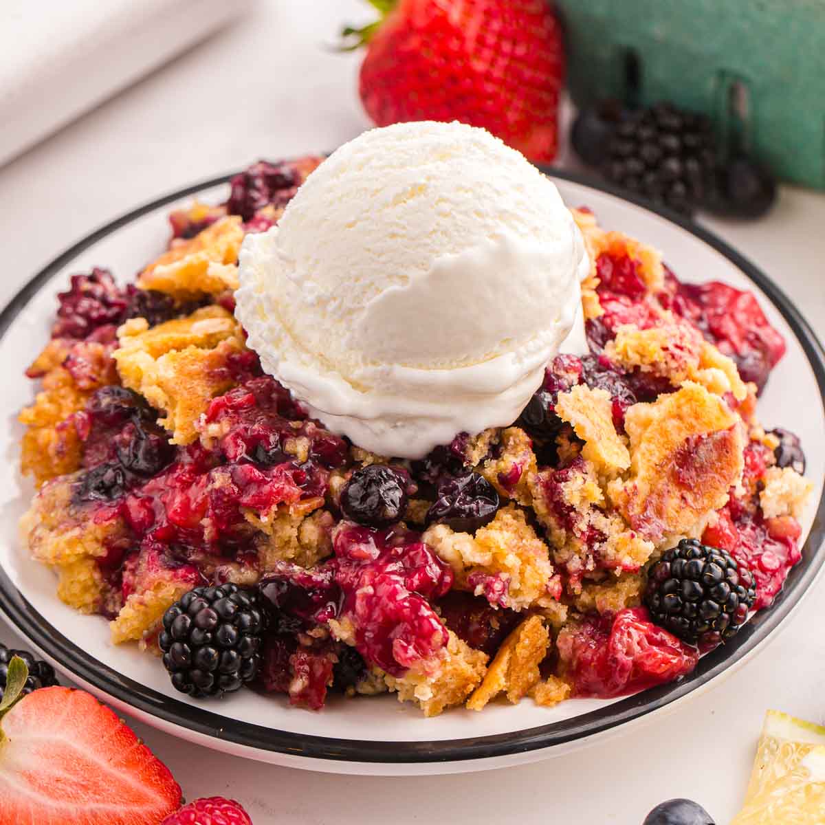 5-Ingredient Berry Cobbler
