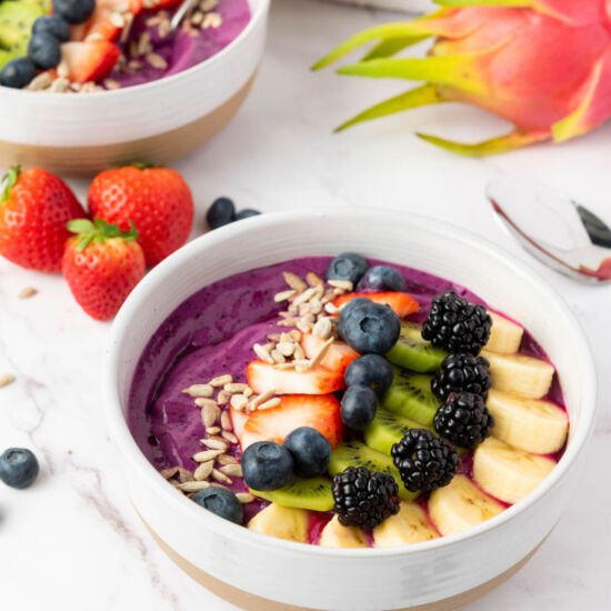 Dragon Fruit Smoothie Bowl