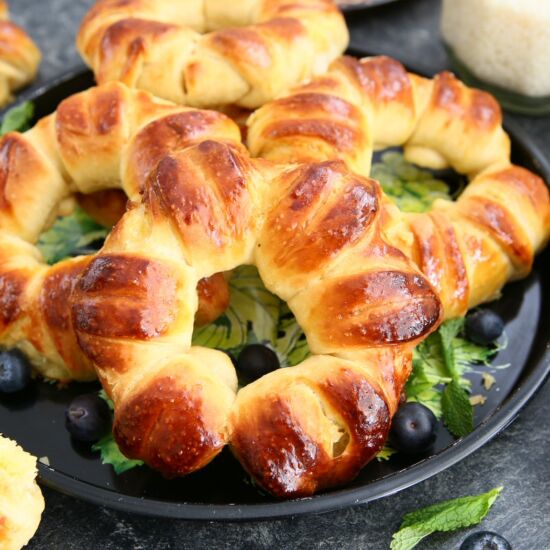Coconut Bread Ring with Tangzhong