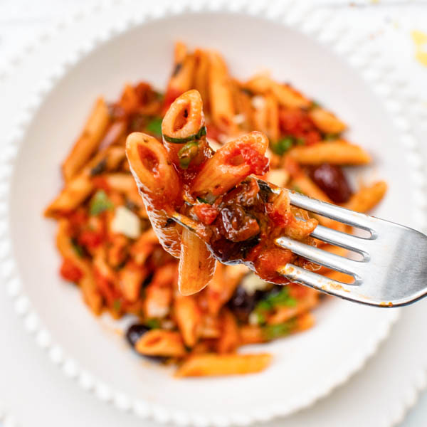 Pasta Puttanesca (Vegan)