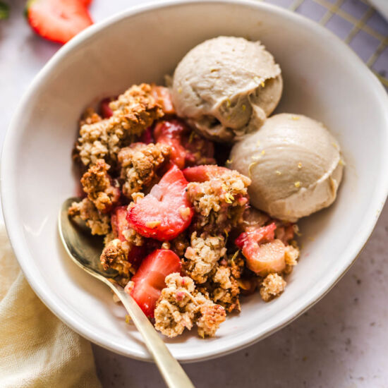 Vegan Strawberry-Rhubarb Crumble