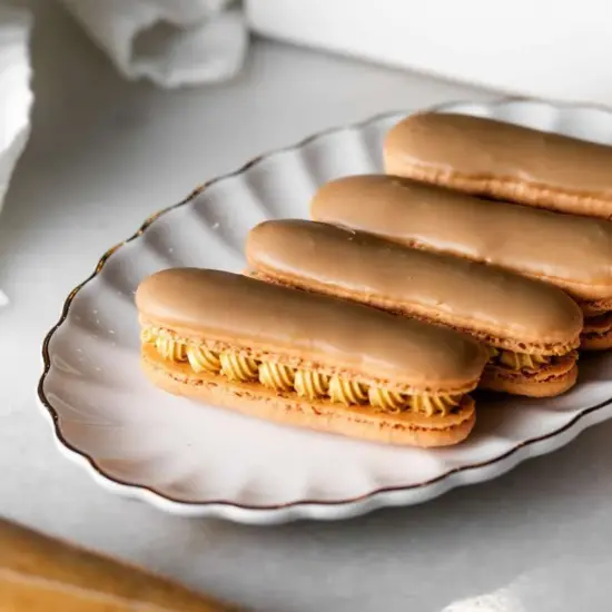 Maple Bar Macarons – Donut Inspired