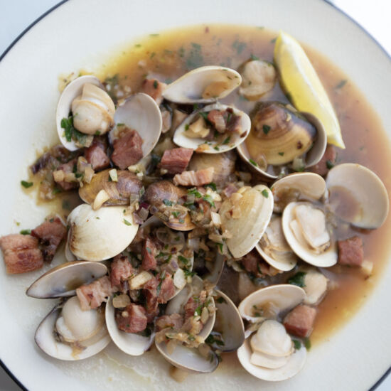 Steamed Clams with Smoked Bacon