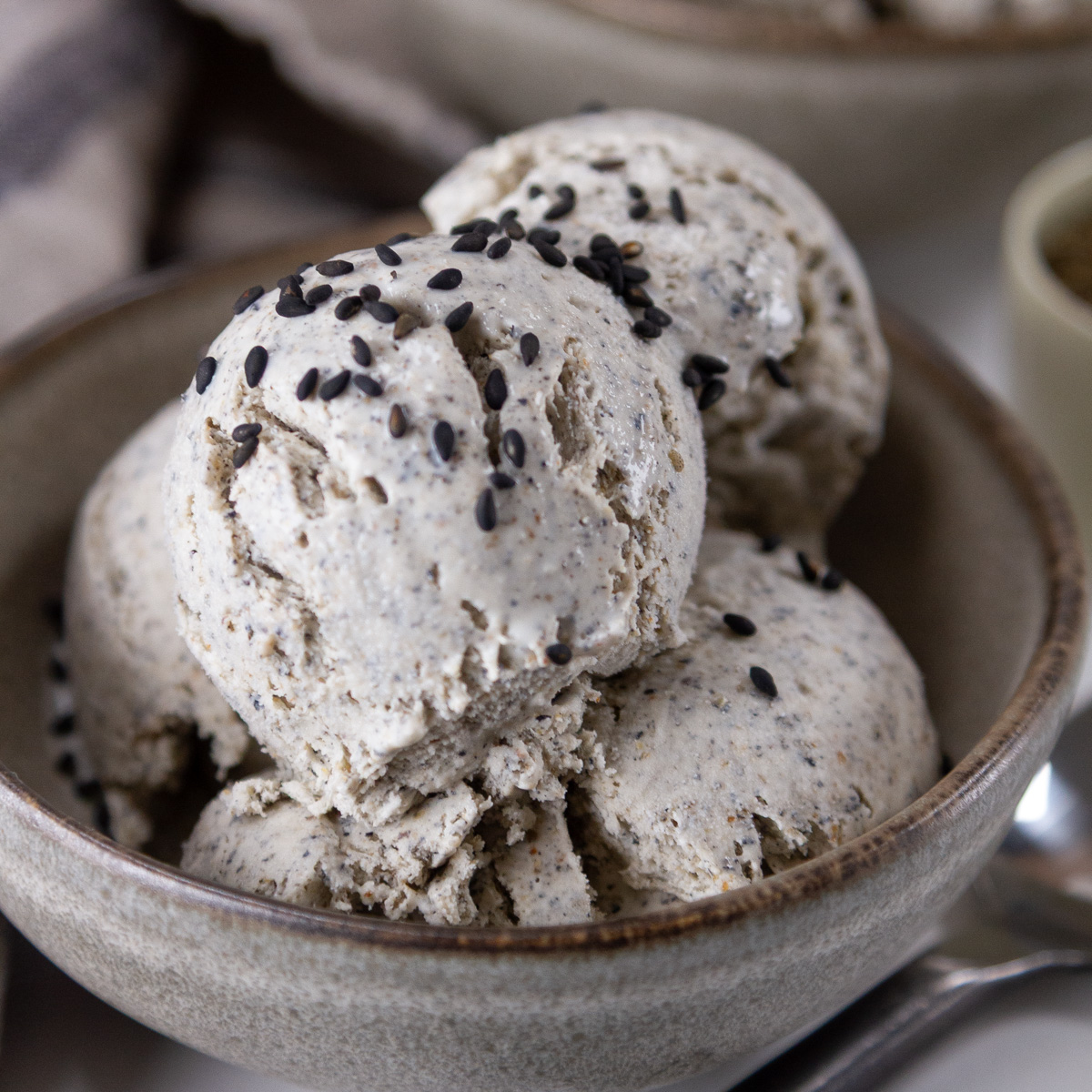 Black Sesame Ice Cream (No Churn)