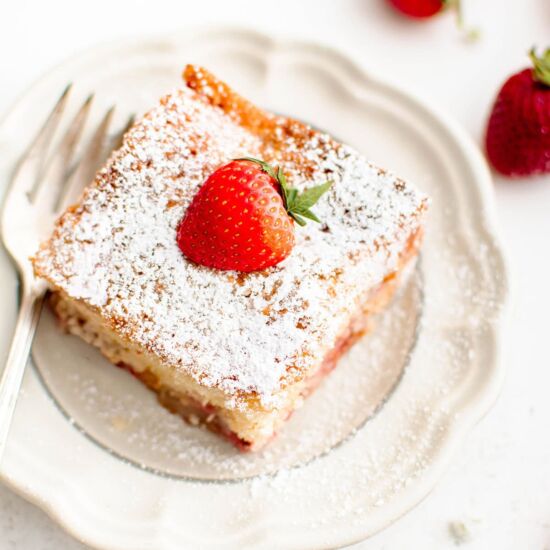 Easy Strawberry Cake